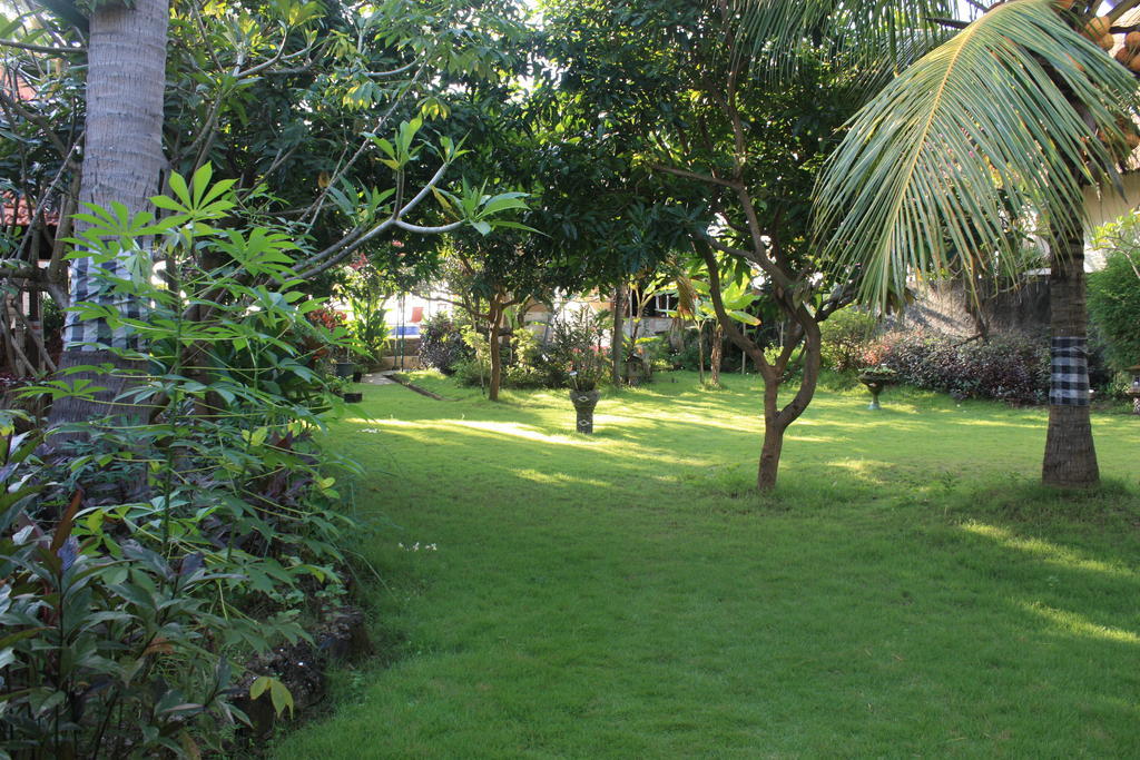 Cleopatra Beach Bungalows Hotell Lovina Exteriör bild