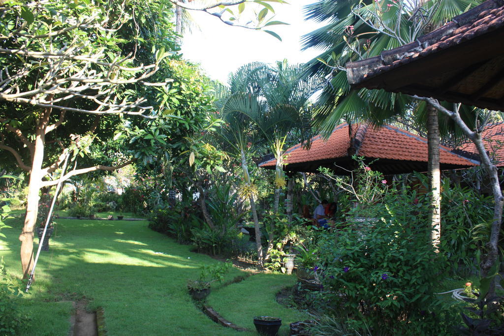 Cleopatra Beach Bungalows Hotell Lovina Exteriör bild