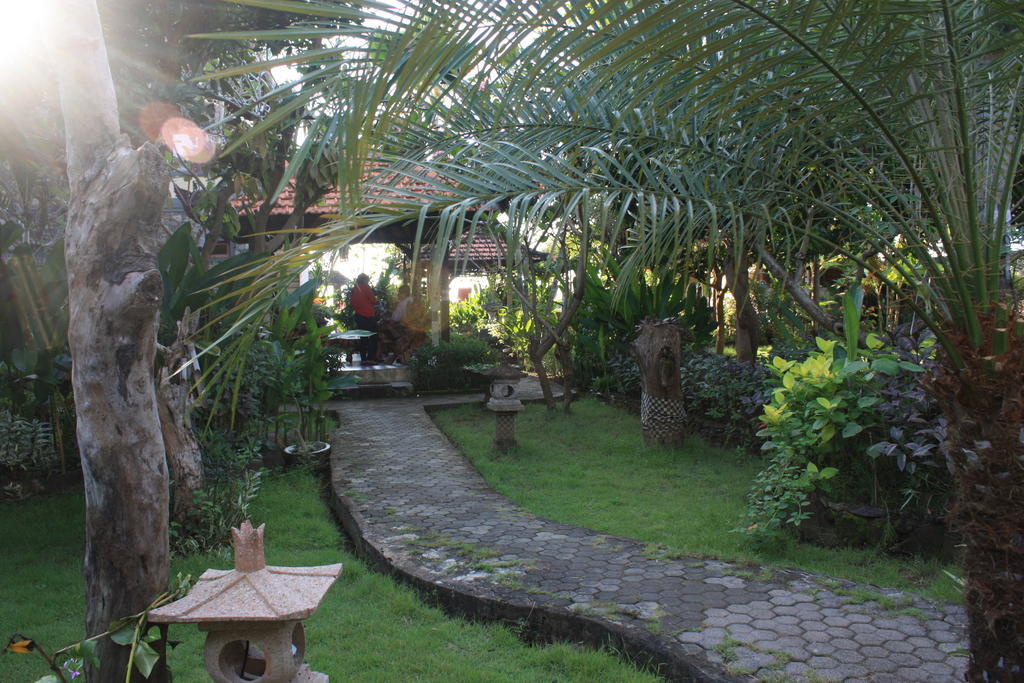 Cleopatra Beach Bungalows Hotell Lovina Exteriör bild