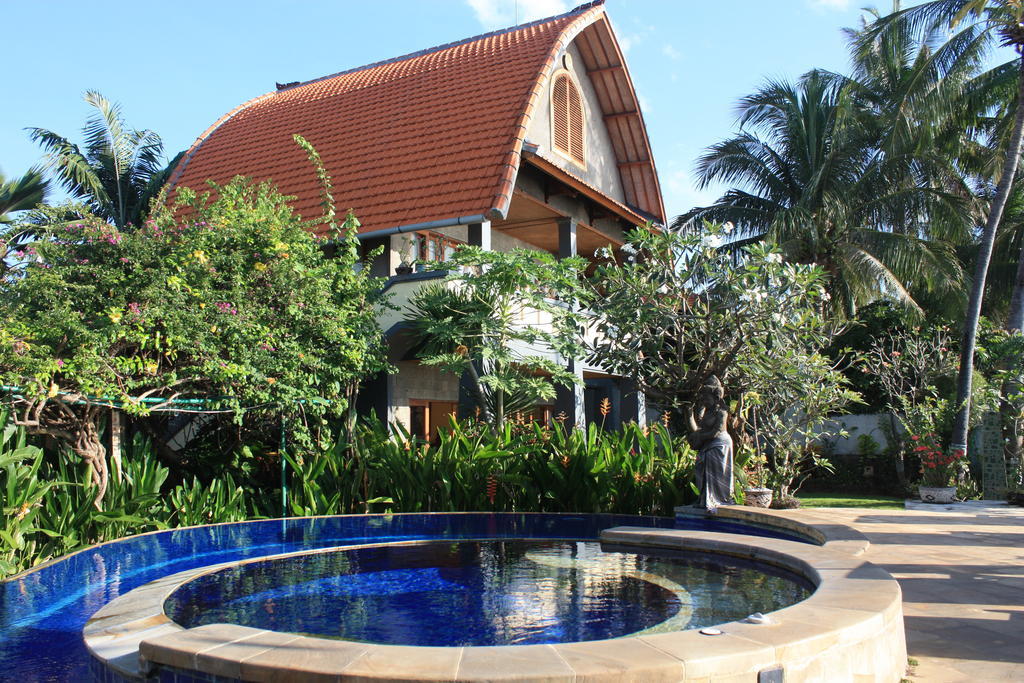 Cleopatra Beach Bungalows Hotell Lovina Exteriör bild