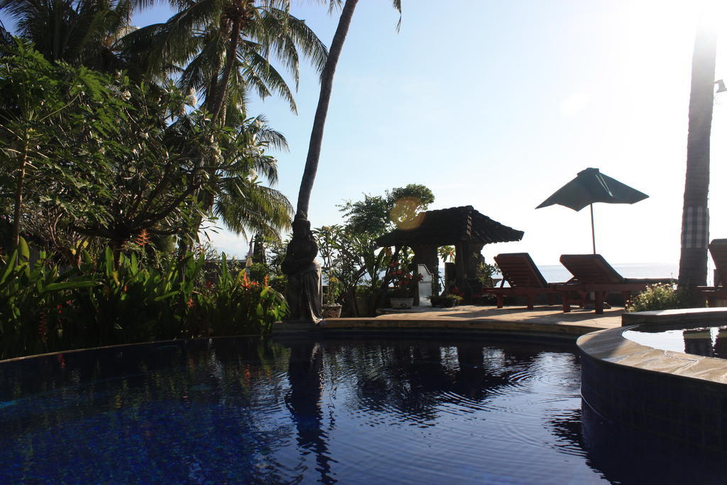 Cleopatra Beach Bungalows Hotell Lovina Exteriör bild